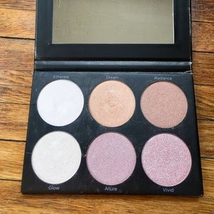 BH COSMETICS Spotlight Highlight palette